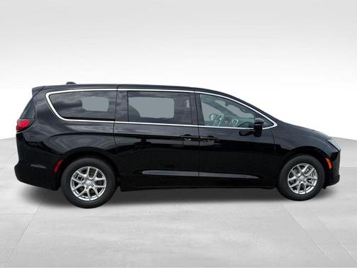 PXJ 2027 Chrysler Pacifica SELECT