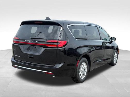 PXJ 2027 Chrysler Pacifica SELECT