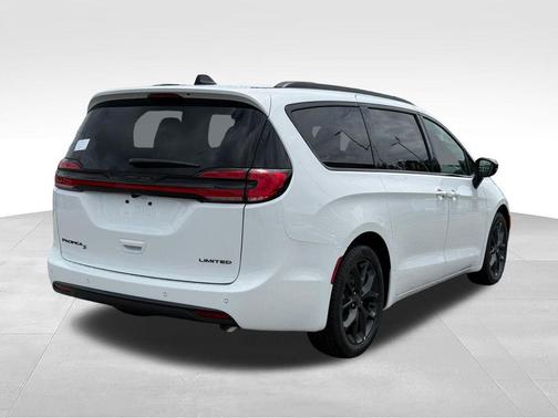 PW7 2027 Chrysler Pacifica LIMITED