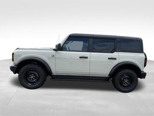 Desert Sand 2026 Ford Bronco Outer Banks