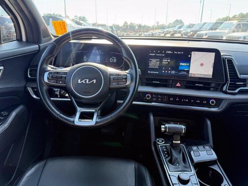 Glacial White Pearl 2023 Kia Sportage X-Line