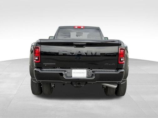 Diamond Black 2026 RAM 3500 Big Horn