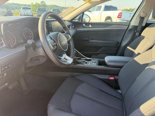 Ebony Black 2024 Kia K5 LXS