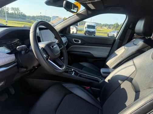 Bright White Clearcoat 2024 Jeep Compass Latitude