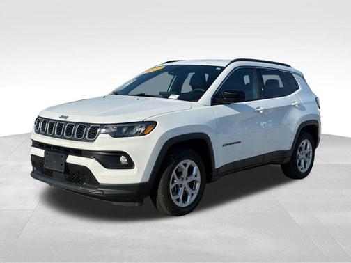 Bright White Clearcoat 2024 Jeep Compass Latitude