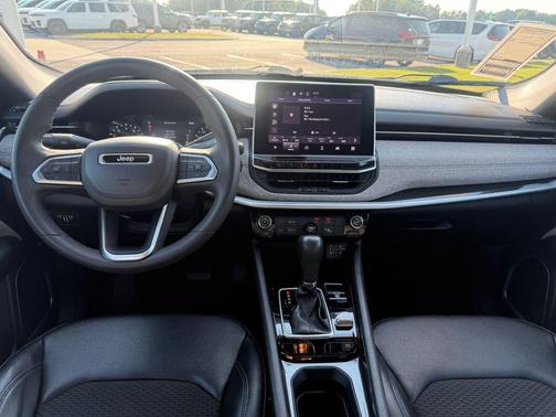 Bright White Clearcoat 2024 Jeep Compass Latitude