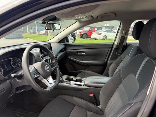 Black 2024 Nissan Sentra SV