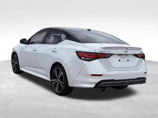 White 2022 Nissan Sentra SR
