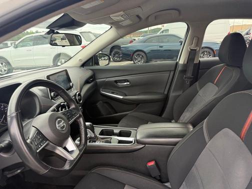 White 2022 Nissan Sentra SR