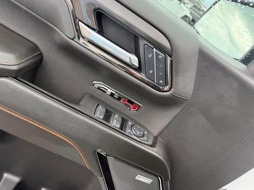 Summit White 2025 GMC Sierra 1500 AT4