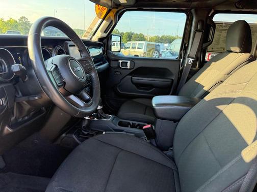 Black Clearcoat 2022 Jeep Gladiator Sport