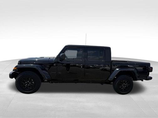 Black Clearcoat 2022 Jeep Gladiator Sport