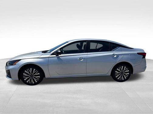 Brilliant Silver Metallic 2024 Nissan Altima 2.5 SV