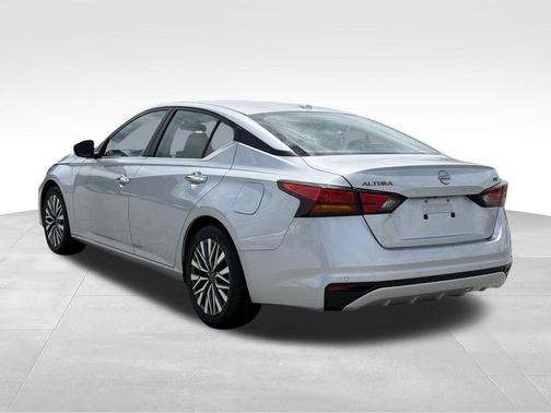 Brilliant Silver Metallic 2024 Nissan Altima 2.5 SV