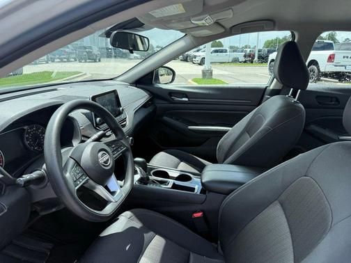 Brilliant Silver Metallic 2024 Nissan Altima 2.5 SV