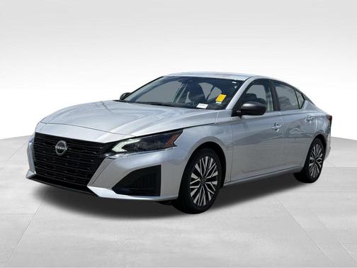 Brilliant Silver Metallic 2024 Nissan Altima 2.5 SV