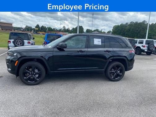 2025 Jeep Grand Cherokee Laredo