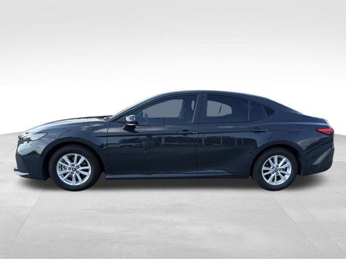 UNDERGROUND 2026 Toyota Camry LE