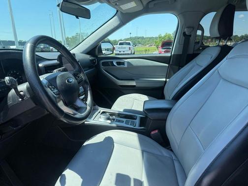 Silver Metallic 2021 Ford Explorer XLT