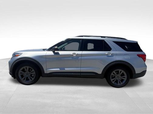 Silver Metallic 2021 Ford Explorer XLT