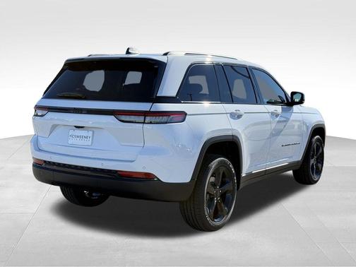 Bright White Clearcoat 2025 Jeep Grand Cherokee Laredo