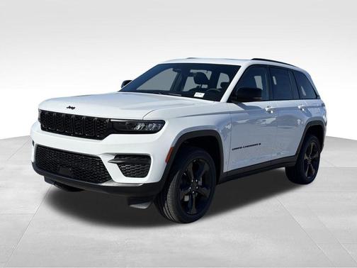 Bright White Clearcoat 2025 Jeep Grand Cherokee Laredo