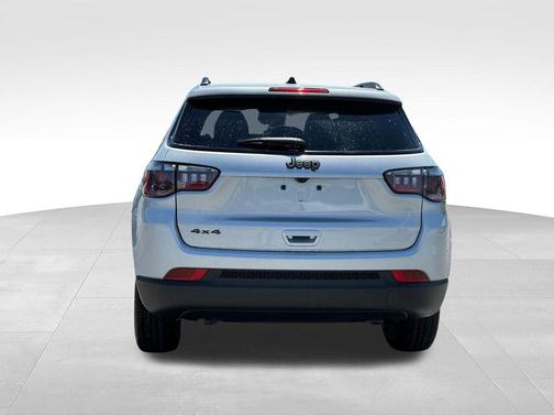 Silver Zynith 2026 Jeep Compass Latitude