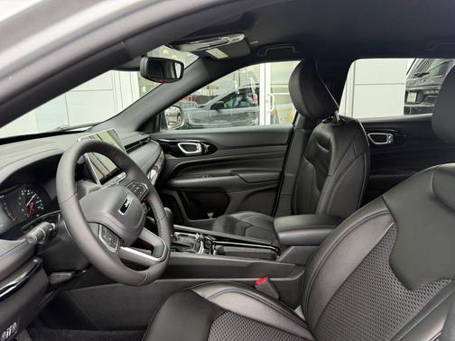 Silver Zynith 2026 Jeep Compass Latitude