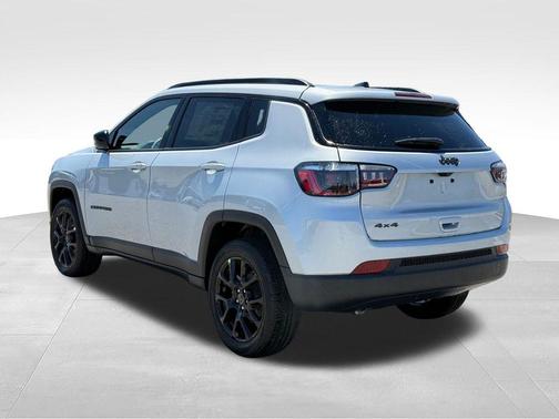 Silver Zynith 2026 Jeep Compass Latitude