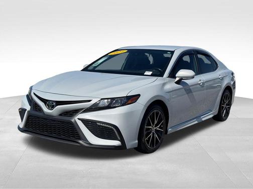 Ice 2024 Toyota Camry SE