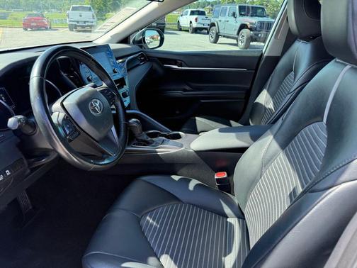 Ice 2024 Toyota Camry SE