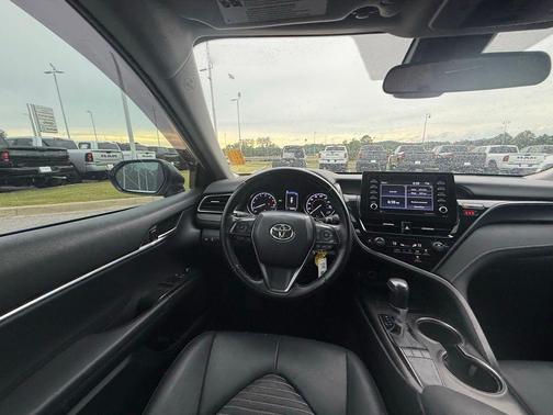 Ice 2024 Toyota Camry SE