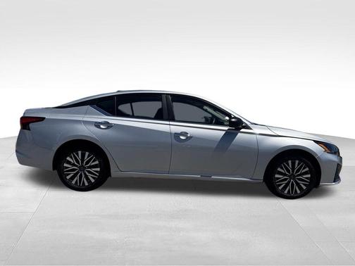 Brilliant Silver Metallic 2025 Nissan Altima SV