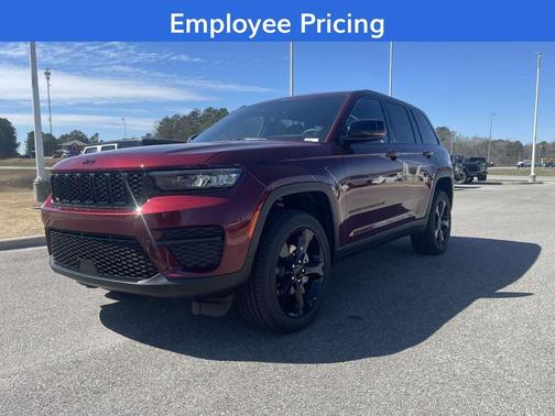 2025 Jeep Grand Cherokee Laredo