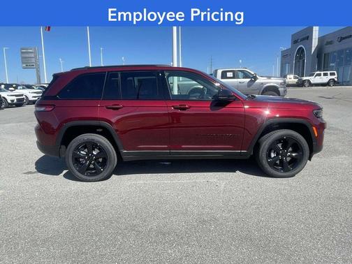 2025 Jeep Grand Cherokee Laredo