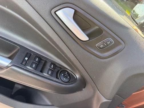 Canyon Ridge Metallic 2017 Ford Escape SE