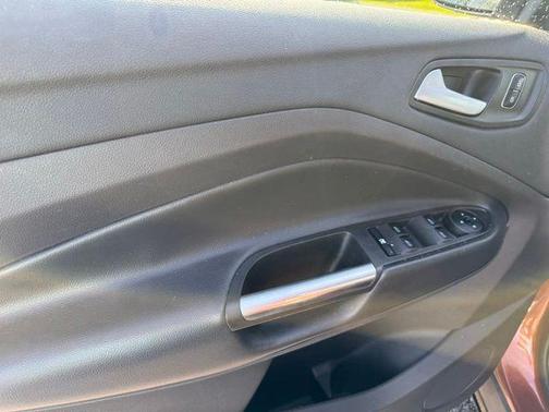Canyon Ridge Metallic 2017 Ford Escape SE