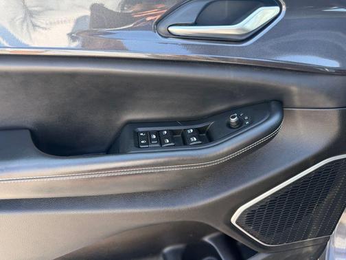 Metallic 2022 Jeep Grand Cherokee L Laredo