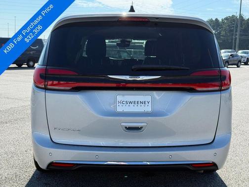 2024 Chrysler Pacifica Touring-L