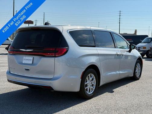 2024 Chrysler Pacifica Touring-L