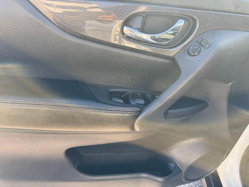 Glacier White 2019 Nissan Rogue S