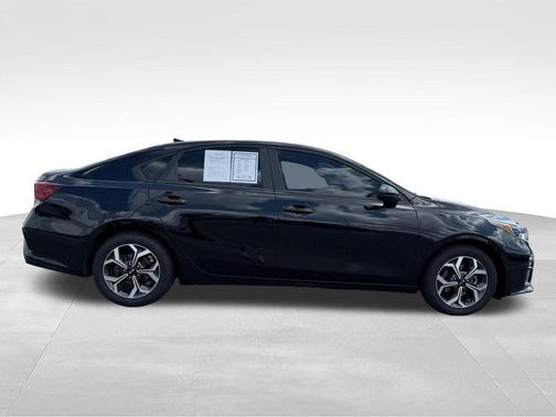 Aurora Black Pearl 2020 Kia Forte LXS