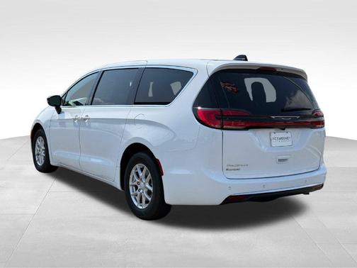 Bright White Clearcoat 2027 Chrysler Pacifica SELECT