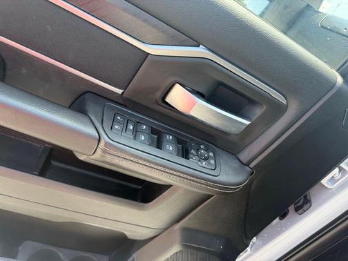 Bright White Clearcoat 2025 RAM 2500 Big Horn