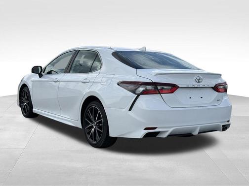 Ice 2024 Toyota Camry SE