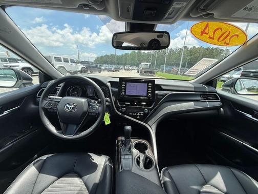 Ice 2024 Toyota Camry SE