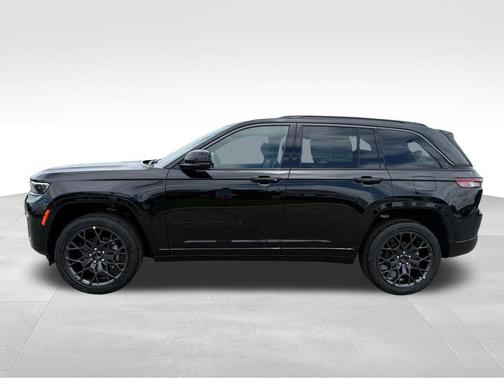 Diamond Black 2026 Jeep Grand Cherokee Summit