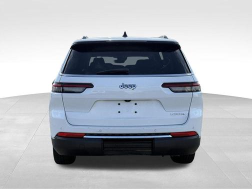 Bright White Clearcoat 2023 Jeep Grand Cherokee L Laredo