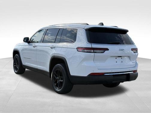 Bright White Clearcoat 2023 Jeep Grand Cherokee L Laredo