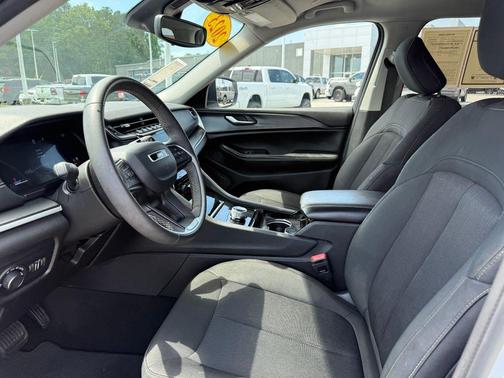 Bright White Clearcoat 2023 Jeep Grand Cherokee L Laredo